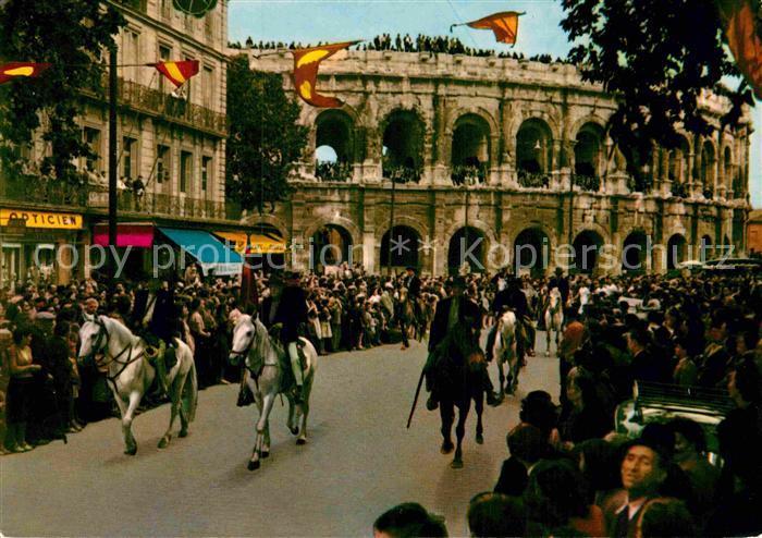 Nimes Defile des gardians devant les Arenes