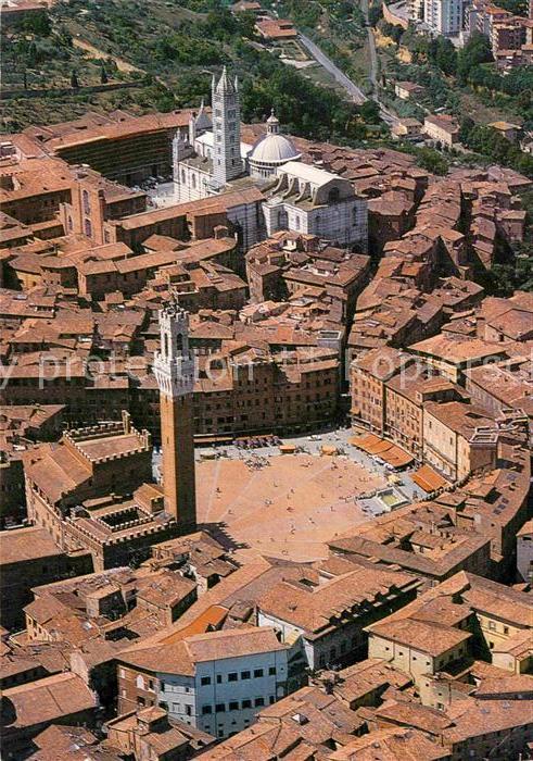 Siena Piazza del Campo La Torre del Mangia e la Cattedrale Fliegeraufnahme