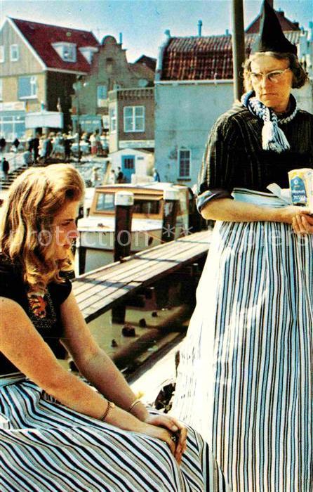 Volendam Frauen in Tracht