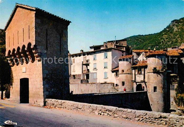 Entrevaux La porte principale et le Pont levis