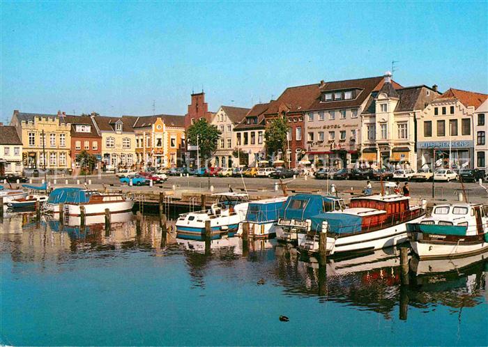 Husum Nordfriesland Binnenhafen mit Schiffbruecke