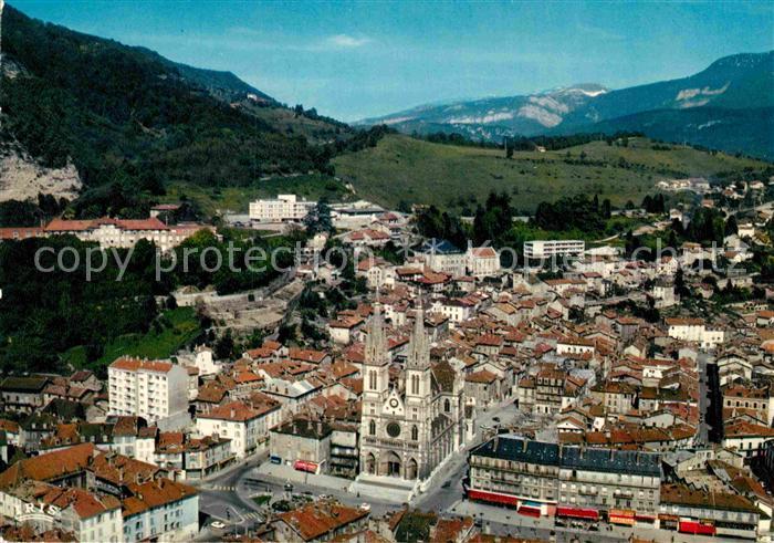 Voiron Fliegeraufnahme avec Eglise St. Bruno