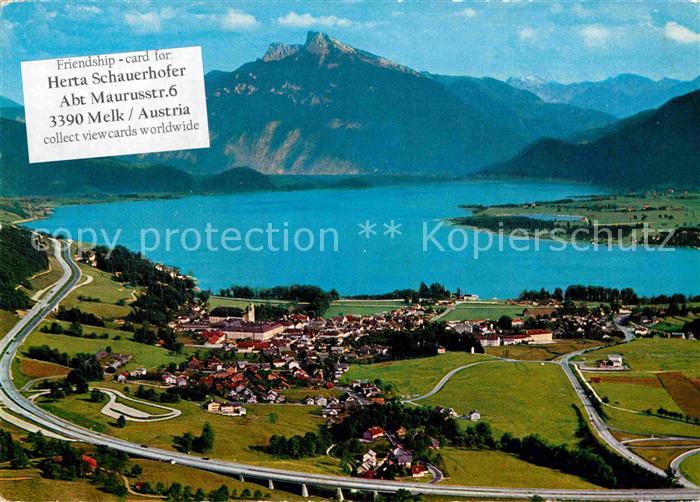 Mondsee Salzkammergut Fliegeraufnahme mit Schafberg und Autobahn Salzburg Wien