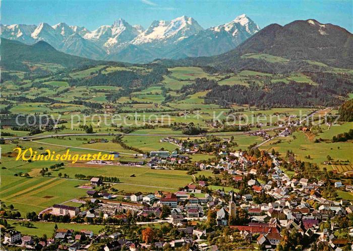Windischgarsten Luftkurort Wintersportplatz mit Totem Gebirge Fliegeraufnahme