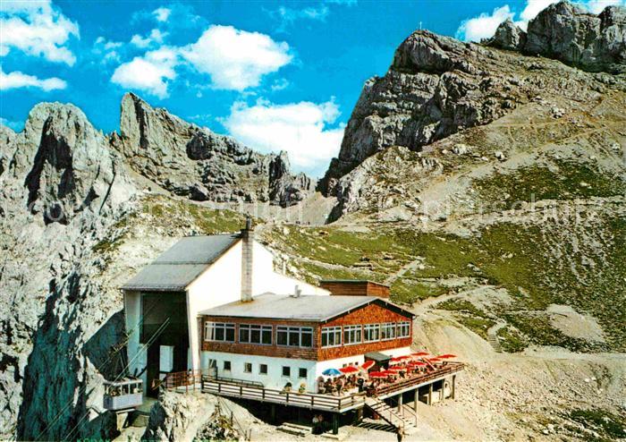 Mittenwald Bayern Berggaststaette Bergstation der Karwendelbahn Karwendelgebirge