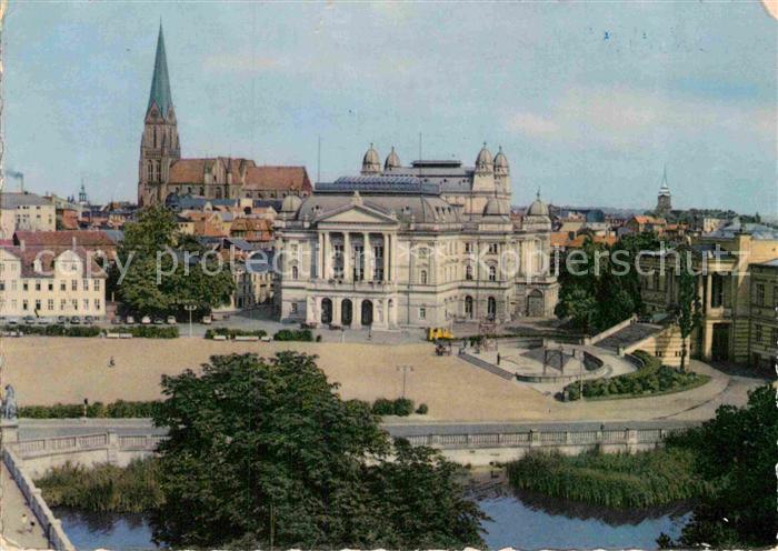 Schwerin Mecklenburg Alter Garten mit Theater und Dom