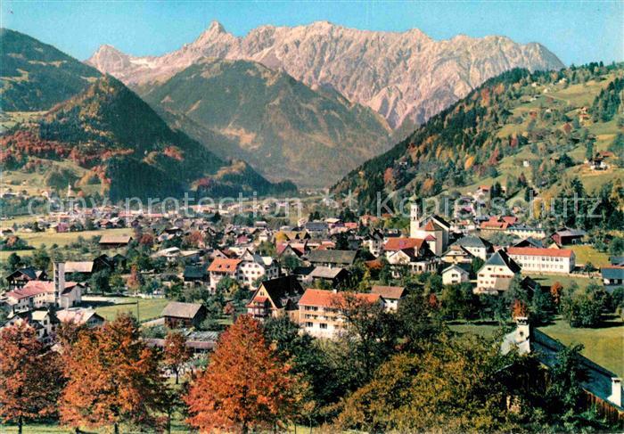 Schruns Vorarlberg Gesamtansicht mit Zimba Raetikon