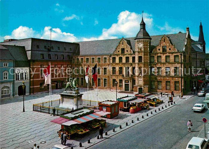 Duesseldorf Rathausplatz Markt Denkmal
