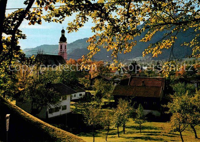 Lenggries Ortsansicht mit Kirche Herbststimmung Bayerische Alpen