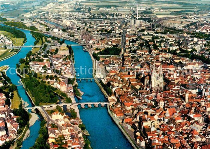 REGENSBURG Bayern 2000jaehrige Stadt an der Donau Fliegeraufnahme