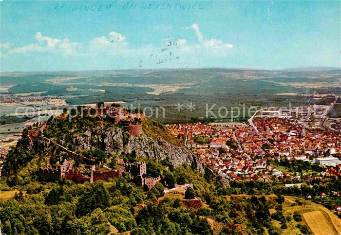 Singen Hohentwiel mit Festungsruine Fliegeraufnahme