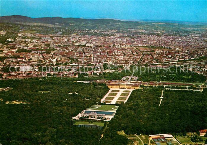 Wien Schloss Schoenbrunn Fliegeraufnahme