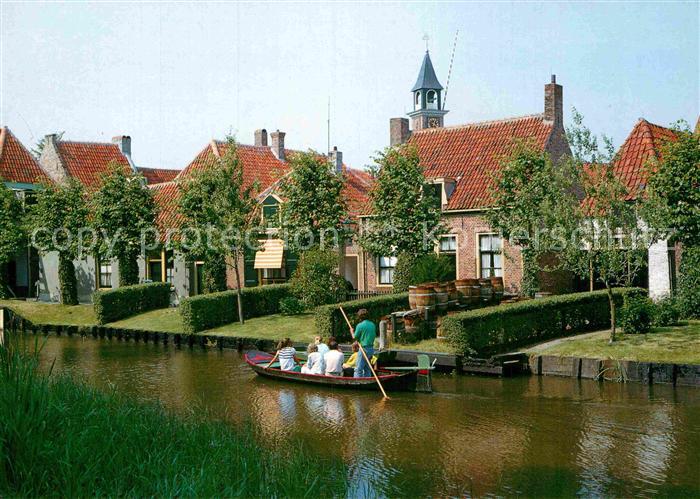 Enkhuizen Zuidenmuseum Kloeten in de grachten van het openluchtmuseum