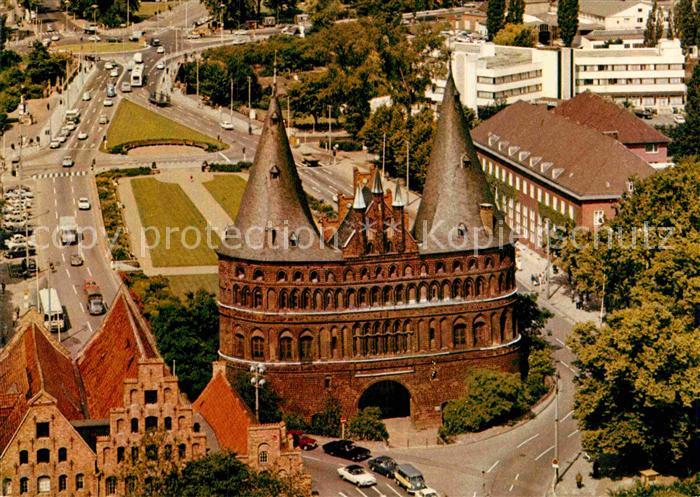 Luebeck Blick vom Aussichtsturm St. Petri auf Holstentor
