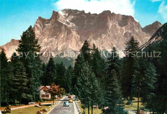 Reutte Tirol Fernpassstrasse mit Zugspitze Wettersteingebirge