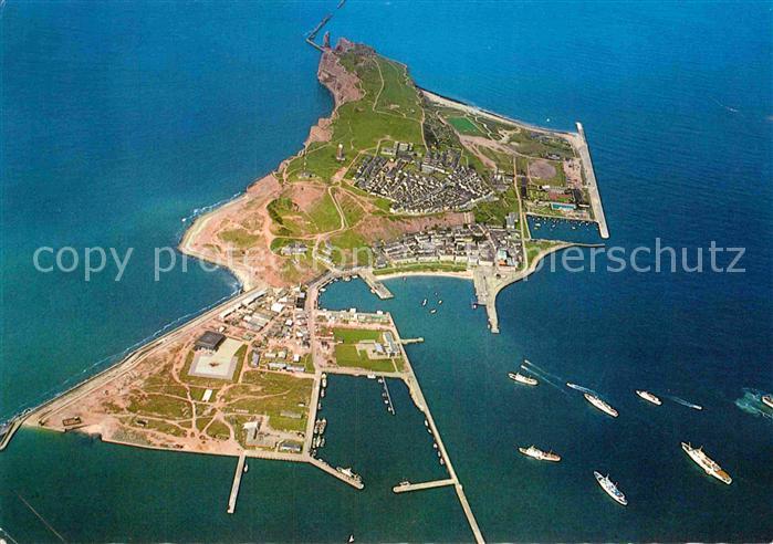 Helgoland Hafen Reede mit Seebaederschiffen Nordseeinsel Fliegeraufnahme