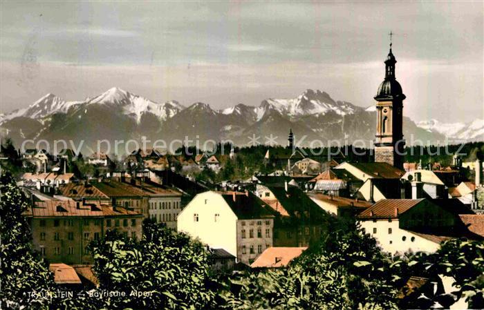 Traunstein Oberbayern Ortsansicht mit Kirche Bayerische Alpen
