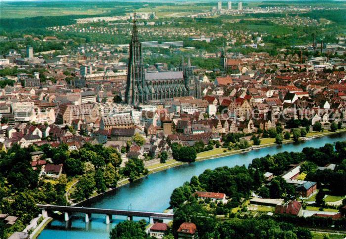Ulm Donau Stadtbild mit Ulmer Muenster Fliegeraufnahme