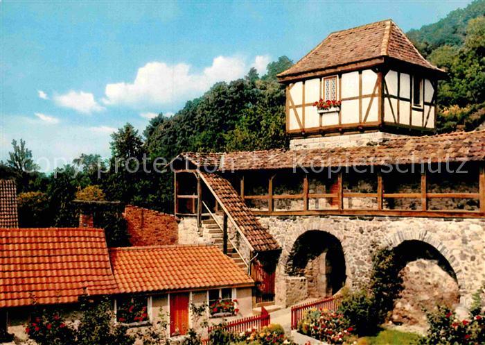 Homberg Efze Pfoertchen mit Wehrgang Stadtmauer zur Burg