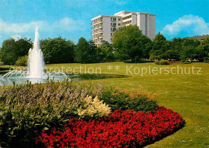 Bad Nauheim Neuer Kurpark mit Spree Kurklinik Fontaene