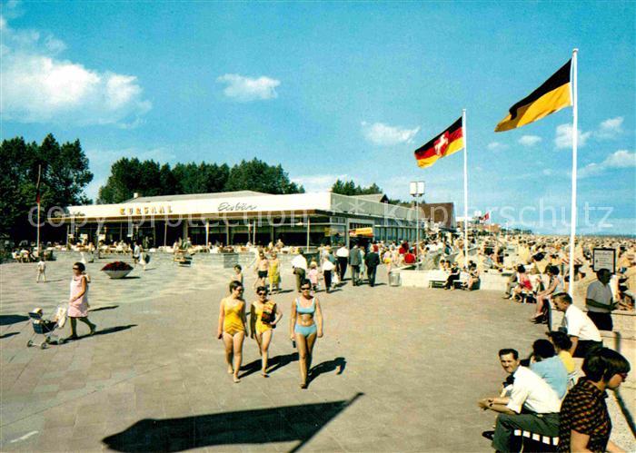 Groemitz Ostseebad Strandpromenade Fahnen Kursaal Strand