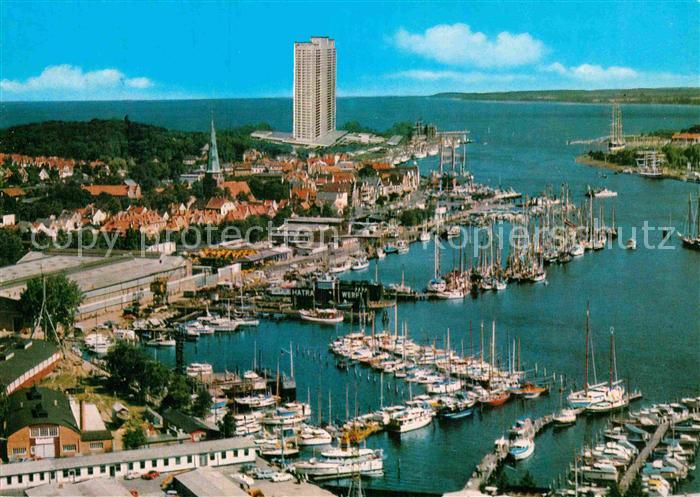 Travemuende Ostseebad Hafen Fliegeraufnahme