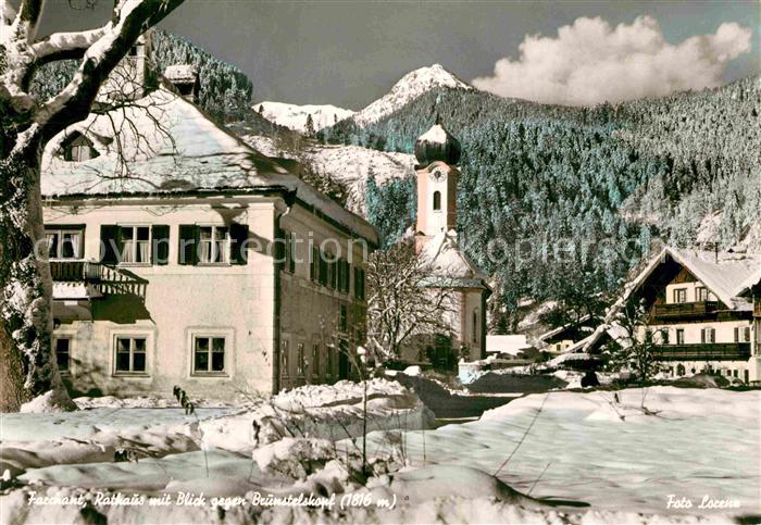 Farchant Rathaus mit Blick zum Bruemstelskopf