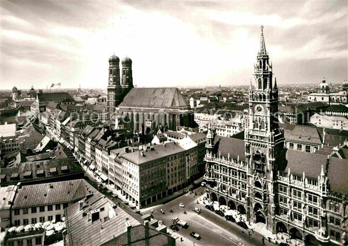 Muenchen Bayern Frauenkirche und Rathaus
