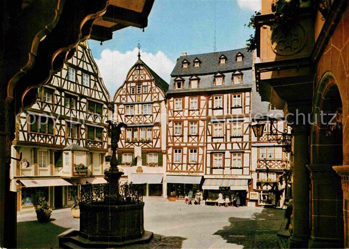 Bernkastel-Kues Marktplatz Brunnen