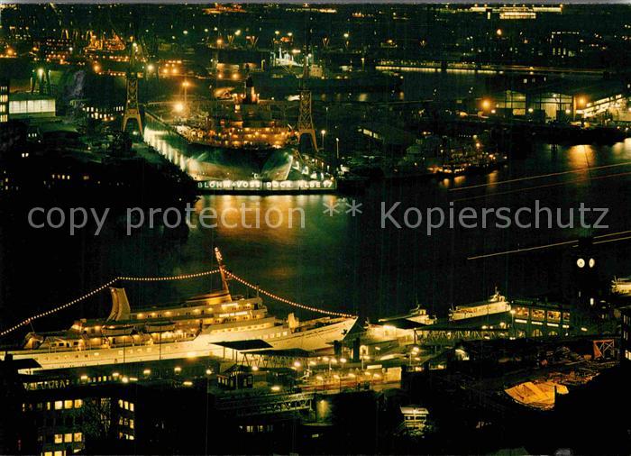 HAMBURG  CITY St. Pauli Landungsbruecken bei Nacht