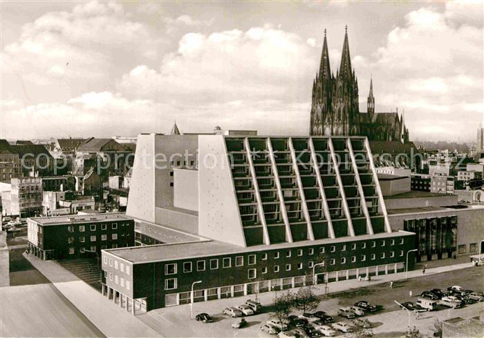 Koeln Rhein Neues Opernhaus mit Dom