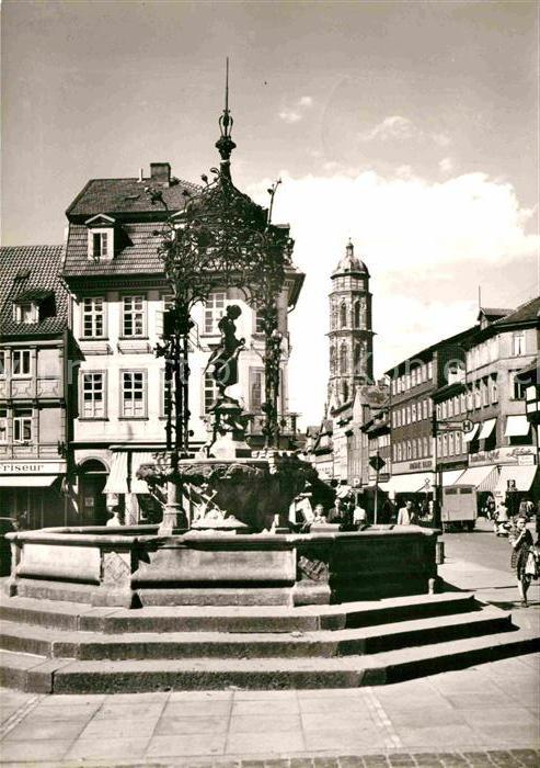 Goettingen Niedersachsen Gaenselieselbrunnen Turm der Jacobikirche