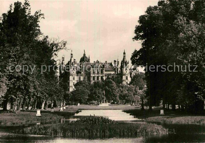 Schwerin Mecklenburg Kreuzkanal mit Schloss
