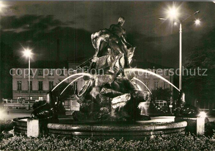 Schwerin Mecklenburg Brunnen Rettung aus Seenot am Grunthalplatz