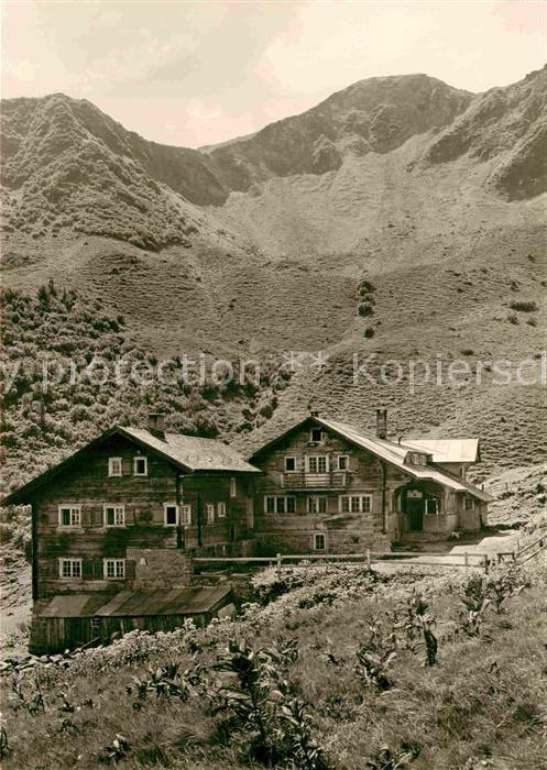 Kleinwalsertal Vorarlberg Schwarzwasserhuette mit Gruenhorn