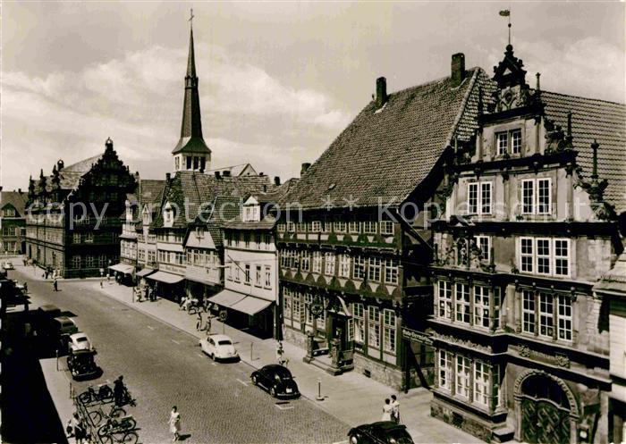 Hameln Weser Osterstrasse mit Hochzeitshaus und Turm der Marktkirche St Nikolai