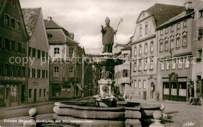 Eichstaett Oberbayern Marktplatz Willibaldsbrunnen Hotel Adler