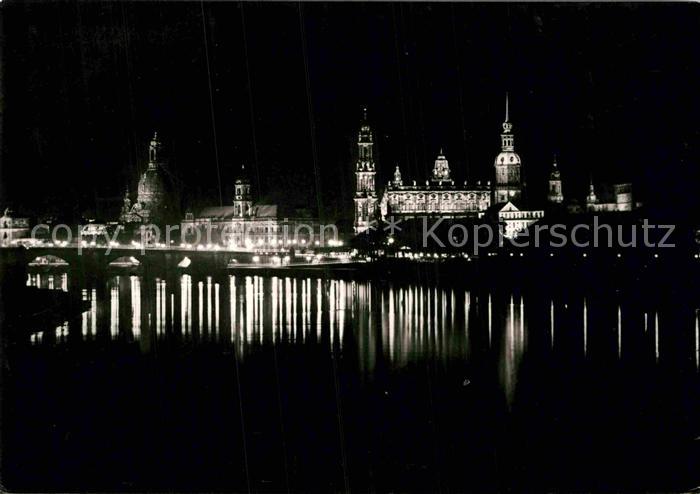 DRESDEN Elbe Blick von der Marienbruecke