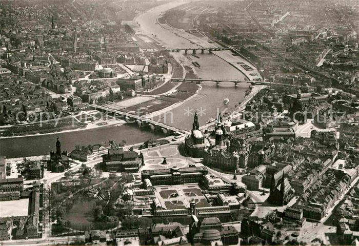DRESDEN Elbe Neustadt und Altstadt