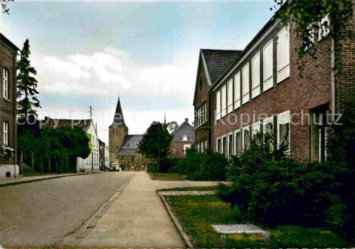 Niederkruechten Dr.-Lindenmann-Strasse Schule Kirche