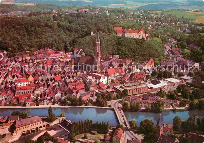 Landshut Isar Stadtbild mit St Martinskirche und Burg Trausnitz Fliegeraufnahme