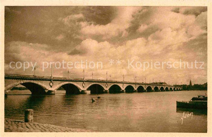 Bordeaux Pont de pierre et la Garonne
