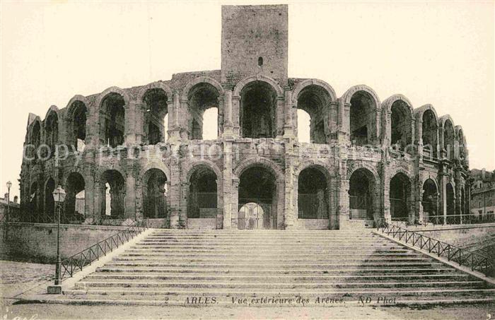 Arles Bouches-du-Rhone Vue exterieure des Arenes