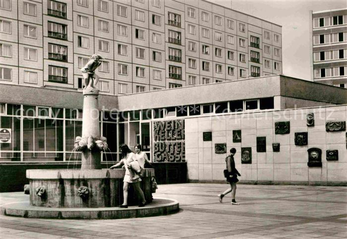 MAGDEBURG  CITY Alter Markt Eulenspiegelbrunnen und Wand mit alten Hauszeichen