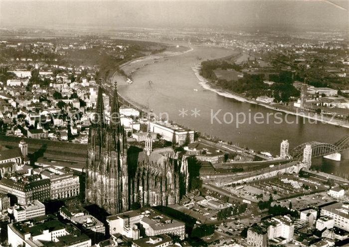 Koeln Rhein Fliegeraufnahme Rheinpartie mit Dom