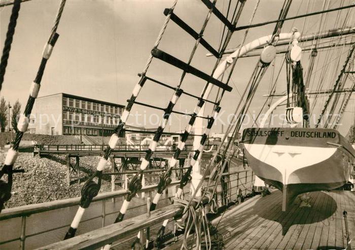 BREMEN  CITY Seemannschule auf dem Deck des Schulschiffes