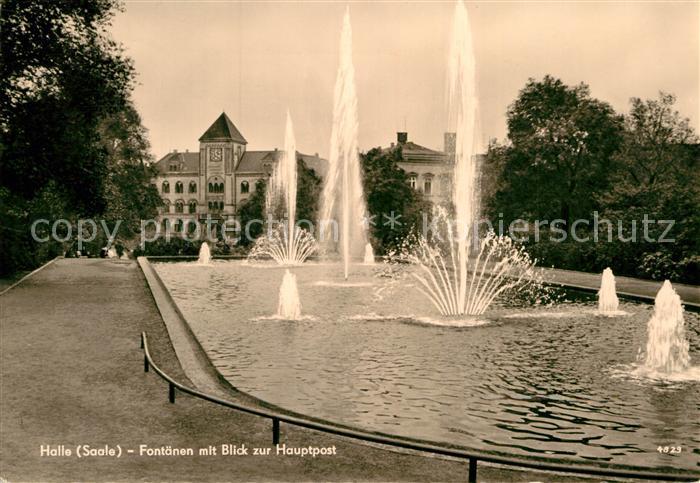 Halle Saale Foentaenen mit Blick zur Hauptpost