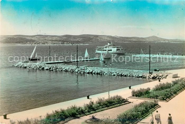 Biograd Hafen Faehre Promenade