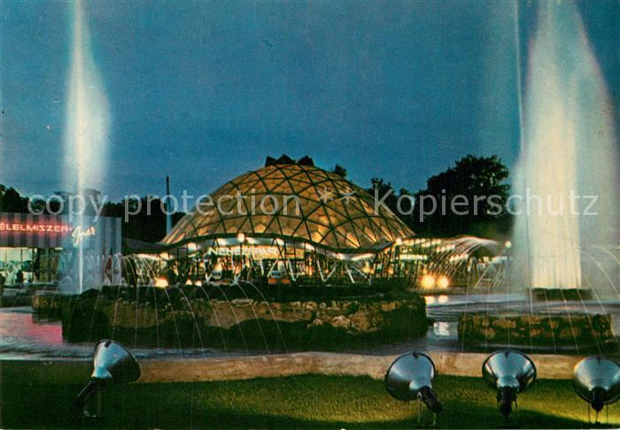 Budapest Nemzetkoezi Vasar Internationale Messe Nachtaufnahme