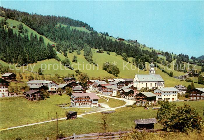 Oberau Wildschoenau Tirol Ortsansicht mit Kirche im Sommer
